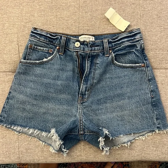 Abercrombie size 6 90s relaxed cutoff short high rise - Picture 2 of 2
